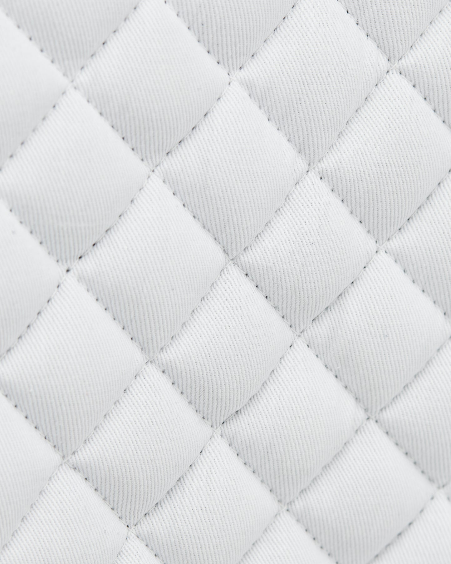 Equestrian white competition quilted jumping saddle pad/numnahs.