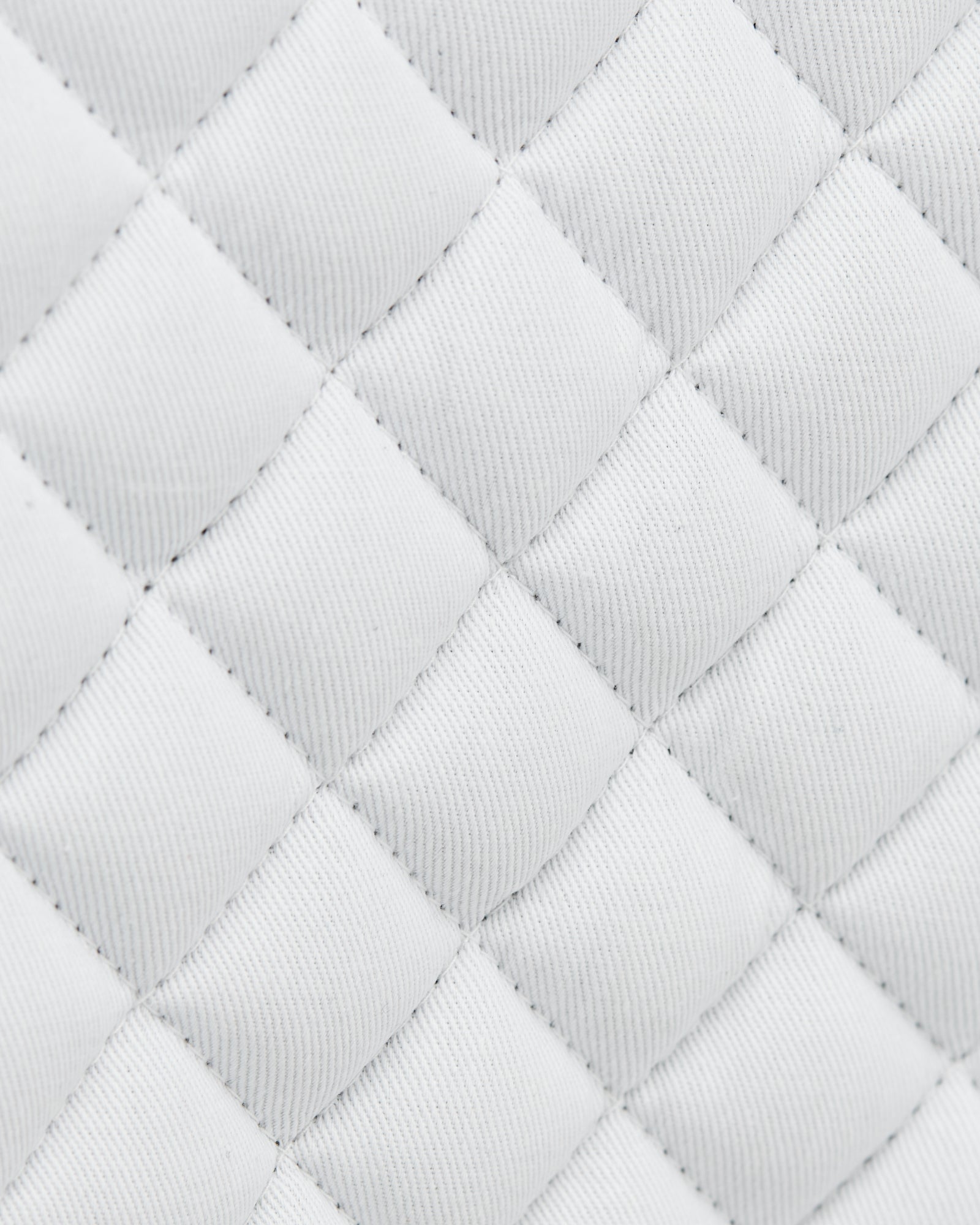 Equestrian white competition quilted jumping saddle pad/numnahs.