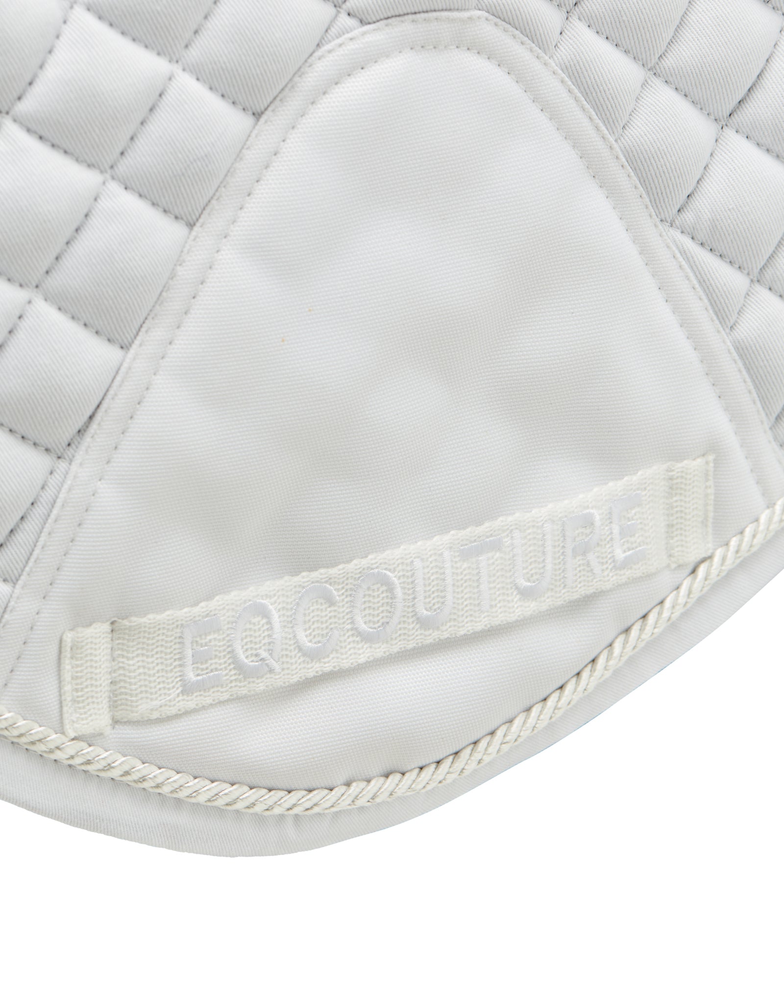 Equestrian white competition quilted jumping saddle pad/numnahs.